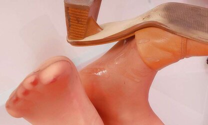 Spunk nylon feet