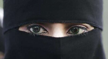 Non-porno Arab gal, with or sans hijab II