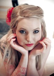 Super-Steamy Blondie Emo