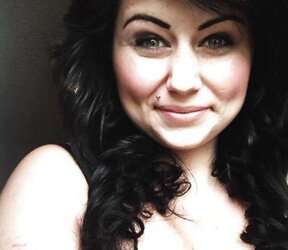 Buxom Bootylicious Emo Teenager ( four comments)