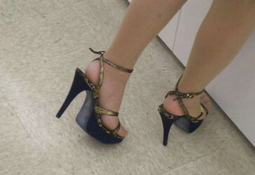 Japanese Candids - Soles in a Store