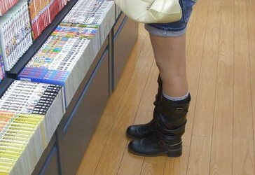 Japanese Candids - Soles in a Store