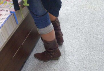 Japanese Candids - Soles in a Store