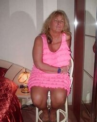 Scorching HouseWife Heidi