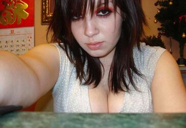 Buxom Inexperienced Emo Damsel