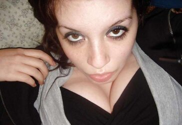 Buxom Inexperienced Emo Damsel