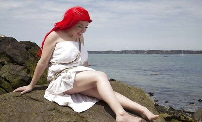 Crimson Hair, Soles Naked