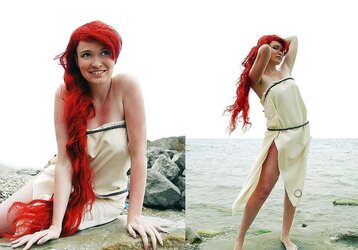 Crimson Hair, Soles Naked