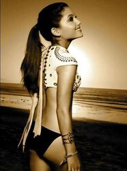 Ariana Grande red-hot