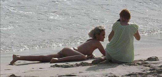 Laeticia Hallyday N