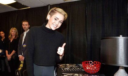 Miley Cyrus - This Biotch needs a rock-hard Penetrate