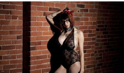 Ariane: Fake Breast Geek Queen!