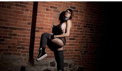 Ariane: Fake Breast Geek Queen!