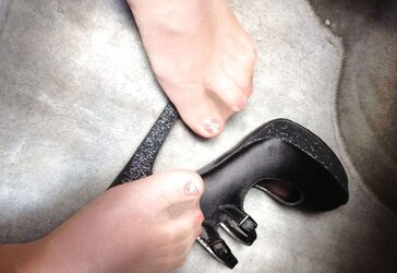 Tights soles and high-heeled shoes