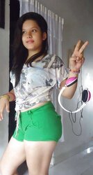 Mas de colegialas caliente posando