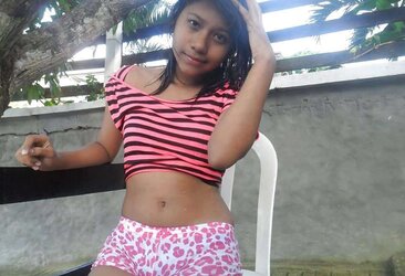 Mas de colegialas caliente posando
