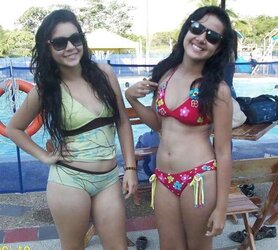 Mas de colegialas caliente posando