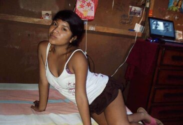 Mas de colegialas caliente posando