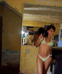 Mas de colegialas caliente posando