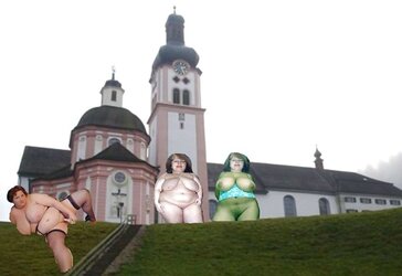 Bare BBWs outdoor (photoshopped)