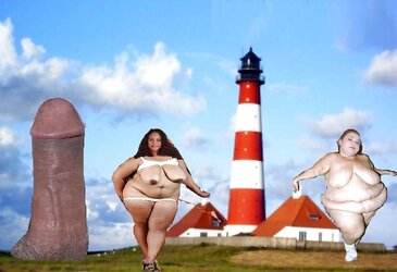 Bare BBWs outdoor (photoshopped)