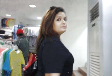 Sri Lankan Facebook chicks