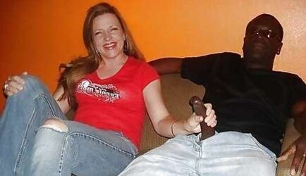 Wedding Ring Swingers #156: Gargling a BIG BLACK COCK