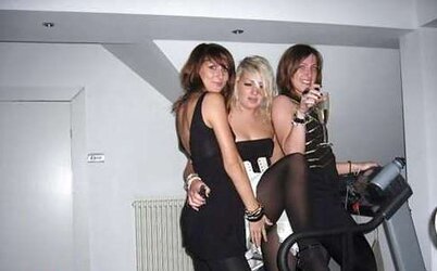 Amateurs in Dark-Hued Tights II
