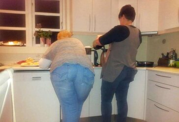 Giant Ass phat ass white girl