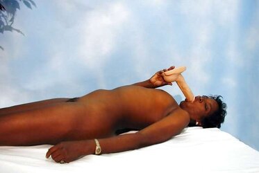 Mature black, femme mure ebony.