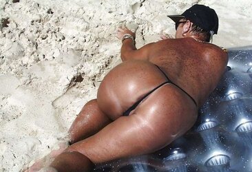 Mature naturist and outdoor (Camaster)