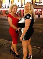 Large fun bags Kayla Kleevage