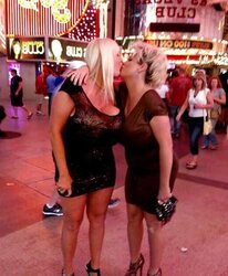 Large fun bags Kayla Kleevage