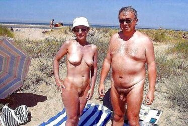 Fkk couples.