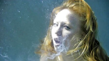 Romp underwater Vagina Cum-Shot