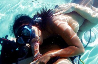 Romp underwater Vagina Cum-Shot