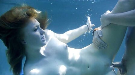 Romp underwater Vagina Cum-Shot