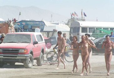 Na praia de nudismo