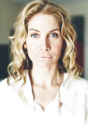 ELIZABETH MITCHELL -- Magazine Scans