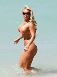 NICOLE AUSTIN COCO (in beach)