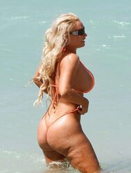 NICOLE AUSTIN COCO (in beach)