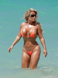 NICOLE AUSTIN COCO (in beach)