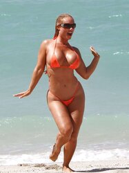 NICOLE AUSTIN COCO (in beach)