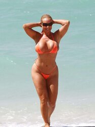 NICOLE AUSTIN COCO (in beach)