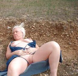 Matures walkabout, no undies