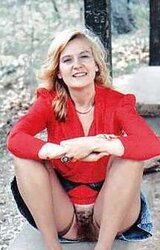 Matures walkabout, no undies