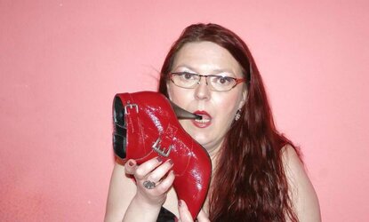 Rote Haare und Dessous