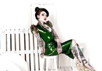 Damsel figures tatted