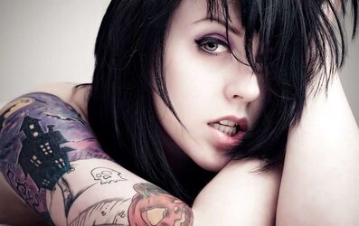 Damsel figures tatted