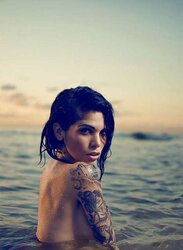 Damsel figures tatted